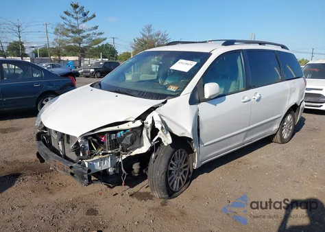 2010 Toyota Sienna Xle z USA, uszkodzony, nr VIN 5TDDK4CCXAS032476